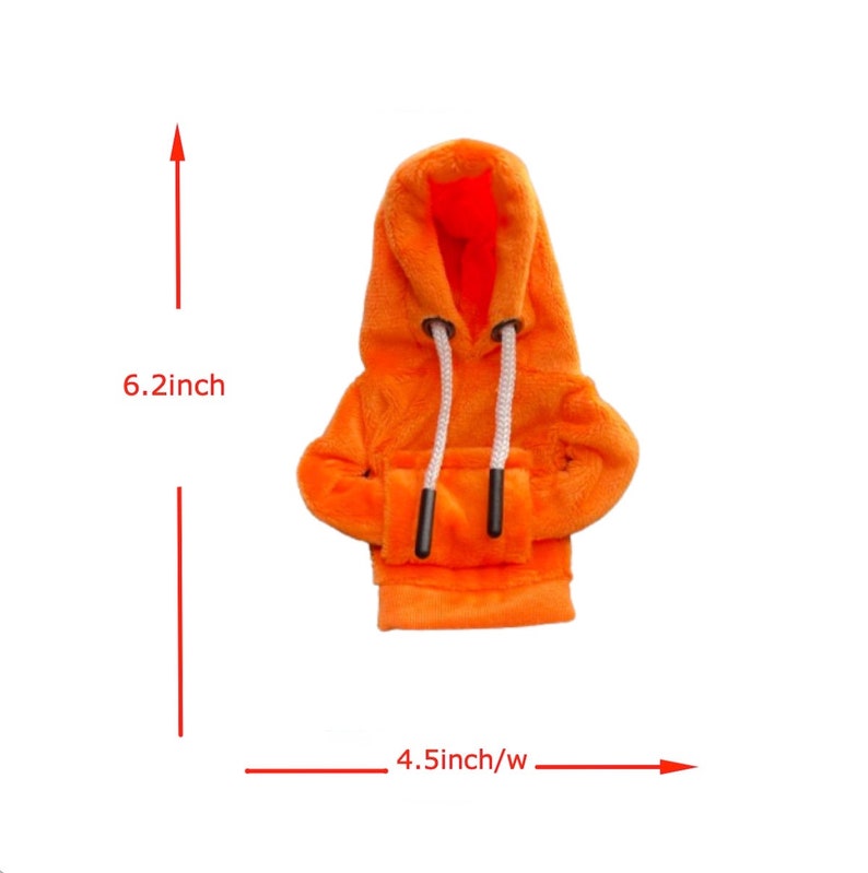Puede incluir: Sudadera de felpa naranja con cord&oacute;n blanco y detalles negros. La sudadera mide 6,2 pulgadas de alto y 4,5 pulgadas de ancho.