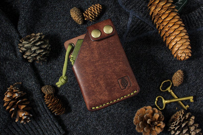 Minimalist leather wallet, front pocket wallet carry, high quality full-grain Italian leather, vegetable-tanned, personalizable, handcrafted image 1