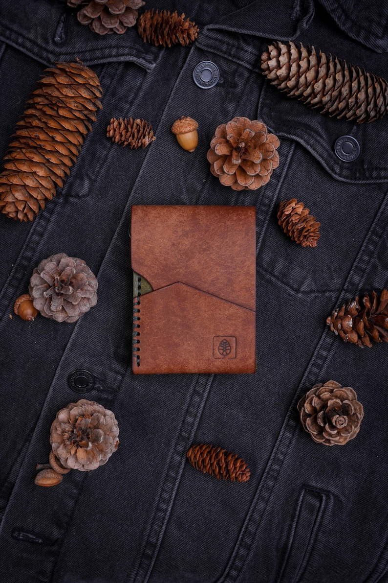 Minimalist card holder wallet, high quality full-grain Italian leather, vegetable-tanned, handmade and hand stitched, front pocket wallet 9. Pueblo Walnut