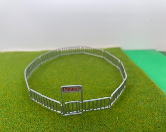 Ho Scale fence/gates in color.