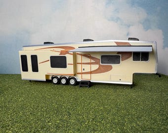 Zestaw przyczepy kempingowej 5th Wheel w skali HO (kolor brązowy)