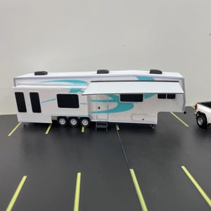 1/64 5th Wheel Camper Trailer for Model Layouts and Dioramas white trailer