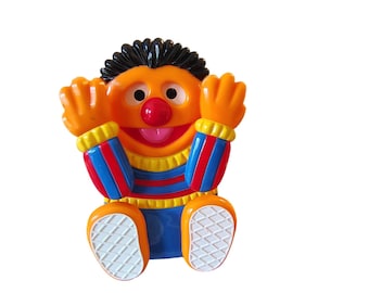 Tyco Jim Henson Sesame Street Ernie Peek A Boo Musical Wind up Toy