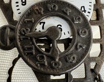 Vintage 90-tals Steampunk metallklocka delar vit klocka brosch nål pilar på kedja