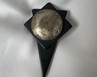 80-tals Chunky Statement svart plast triangel diamant metall cirkel nål brosch