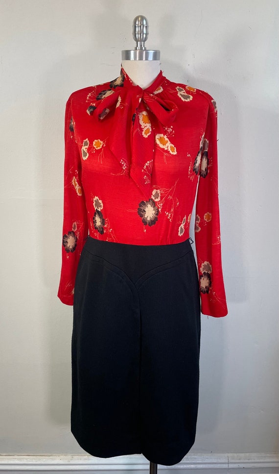 Vintage 1970s Pencil Skirt and Red Flower Pattern 