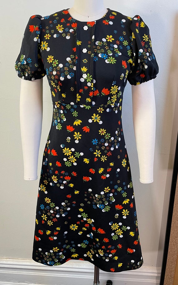 Vintage 1960s Mod Sweetest Flower Dress with Flowe