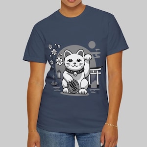 Maneki Neko T-Shirt, Japanese Aesthetic, Japan Anime T-Shirt, Neko Shirt, Anime Aesthetic, Anime Lover Gift, Harajuku Streetwear, Cat Shirt