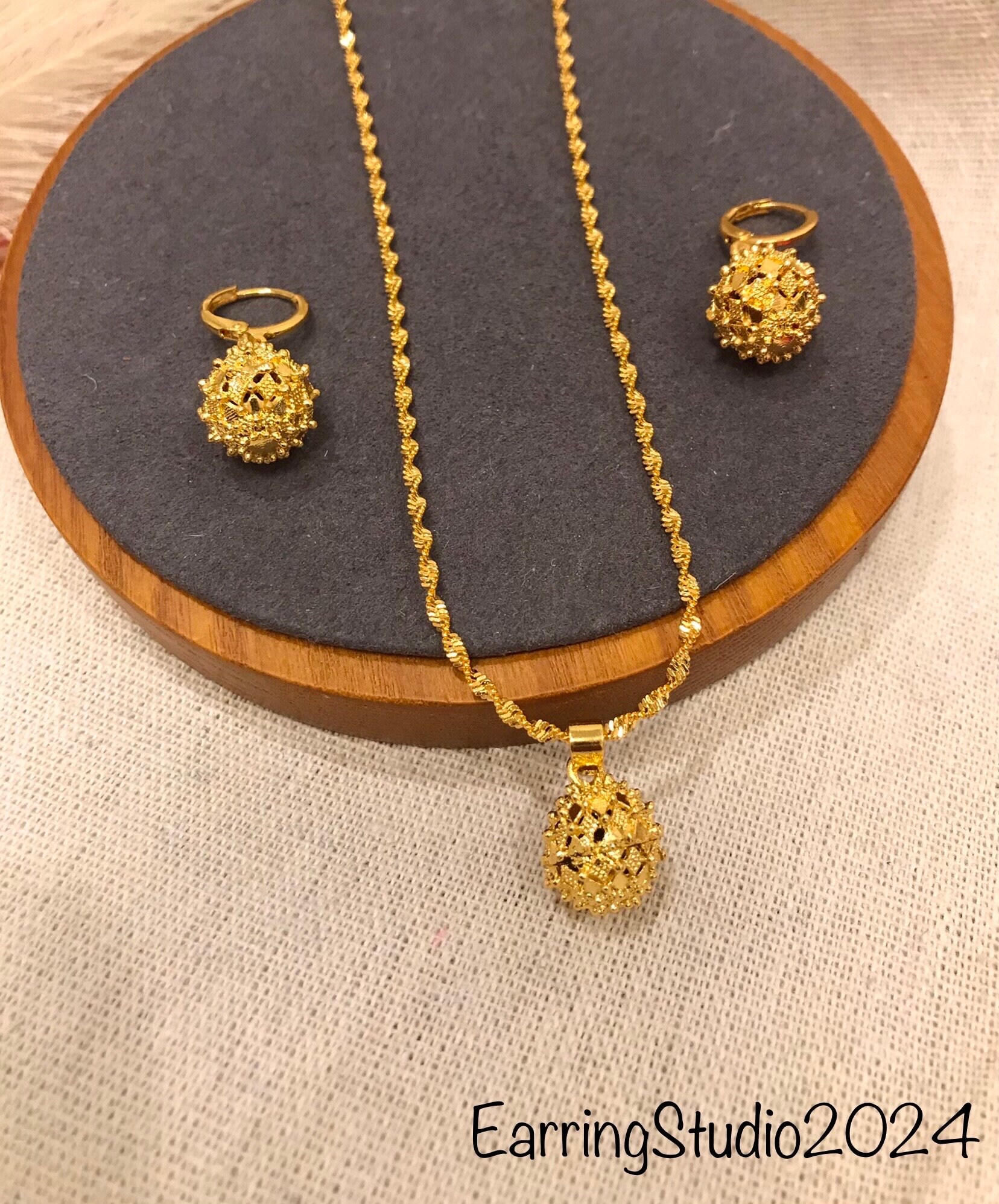 Gold designer set clearance