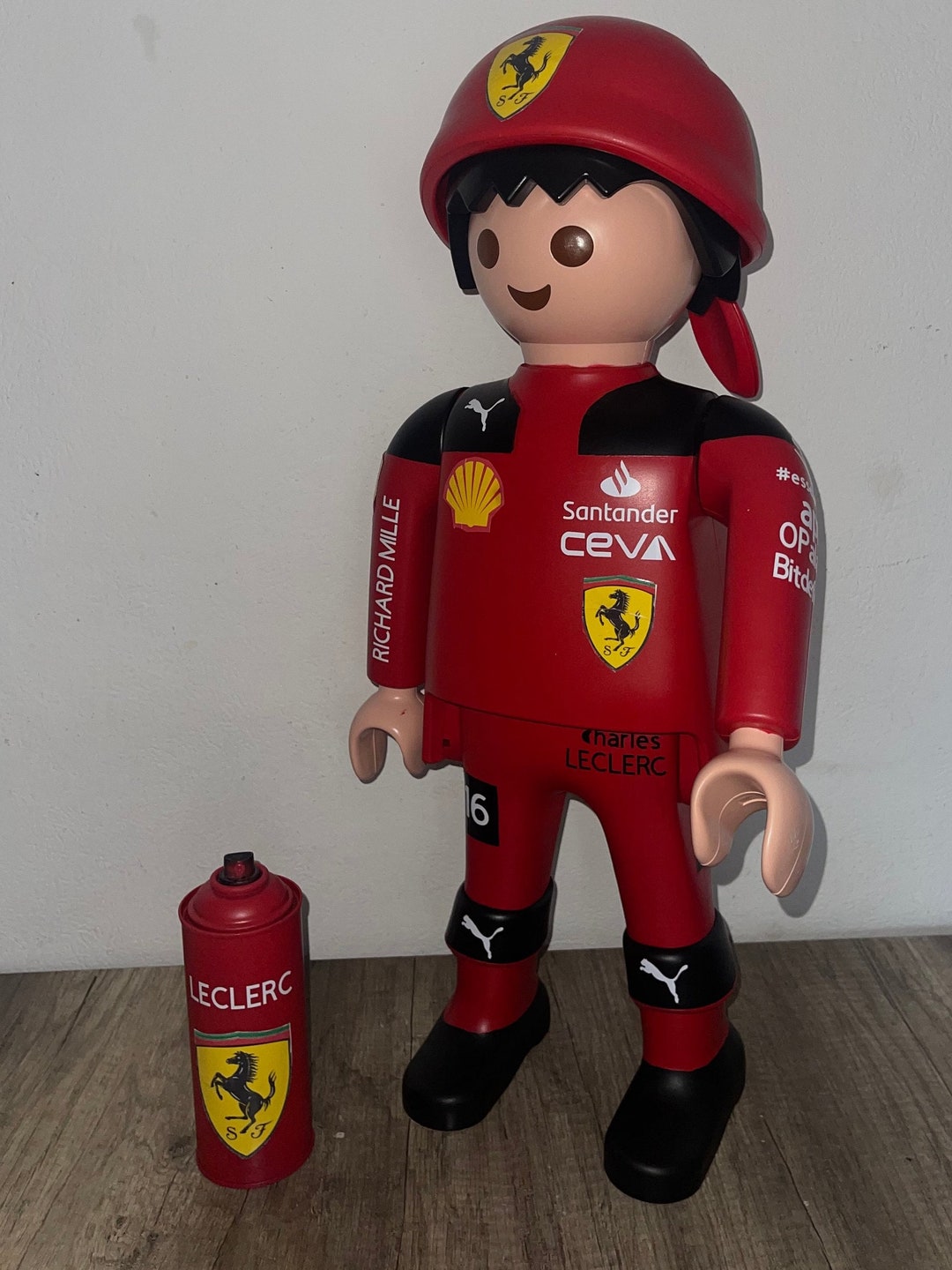 プレイモービル　playmobil XXLフィギュア Playmobil XXL Red and Black Formula 1 Driver Figure - Etsy