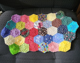 Hand stitched & quilted Hexy table mat