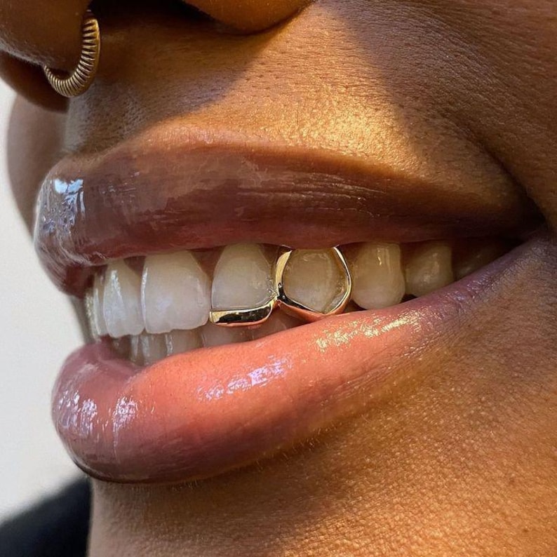 Women Grillz with small front bar and open face