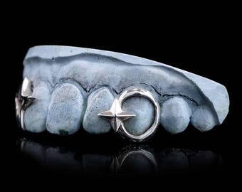 Grillz de 2 dientes con ajuste personalizado y tapa de colmillos de estrella / Grillz de babosas de plata 925, grillz con colmillos con kit de molde gratuito, envío gratuito