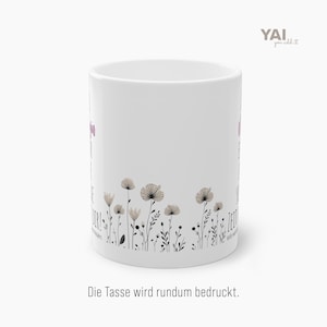 Pu&ograve; includere: Tazza in ceramica bianca con un design floreale e il testo "You are my sunshine, my only sunshine. You make me happy when skies are gray." Il testo &egrave; in font viola. La tazza &egrave; stampata su entrambi i lati.