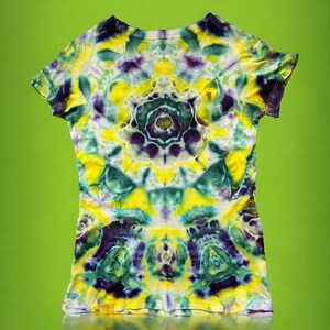 Chic Tie-Dyed Tee | Women&#39;s Hand-Dyed T-Shirt | Size S | Trendy & Flattering | Stylish Comfortable and Sophisticated