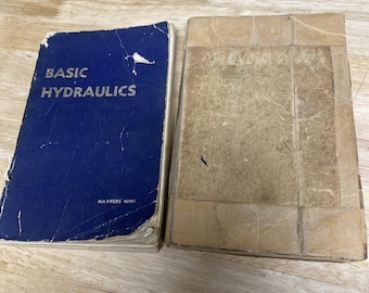 Marine-leerboeken uit de Tweede Wereldoorlog, jaren 1940/50, lot van 2 cursus hydrauliek en vuurleiding man