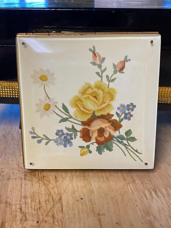 beautiful midcentury compacts - Gem