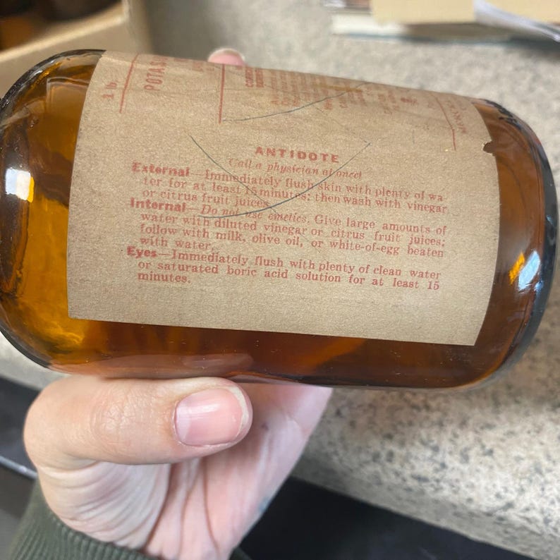Vintage Merck Potassium Hydroxide Amber Glass Jar Poison Label 1lb Dark Academia image 4