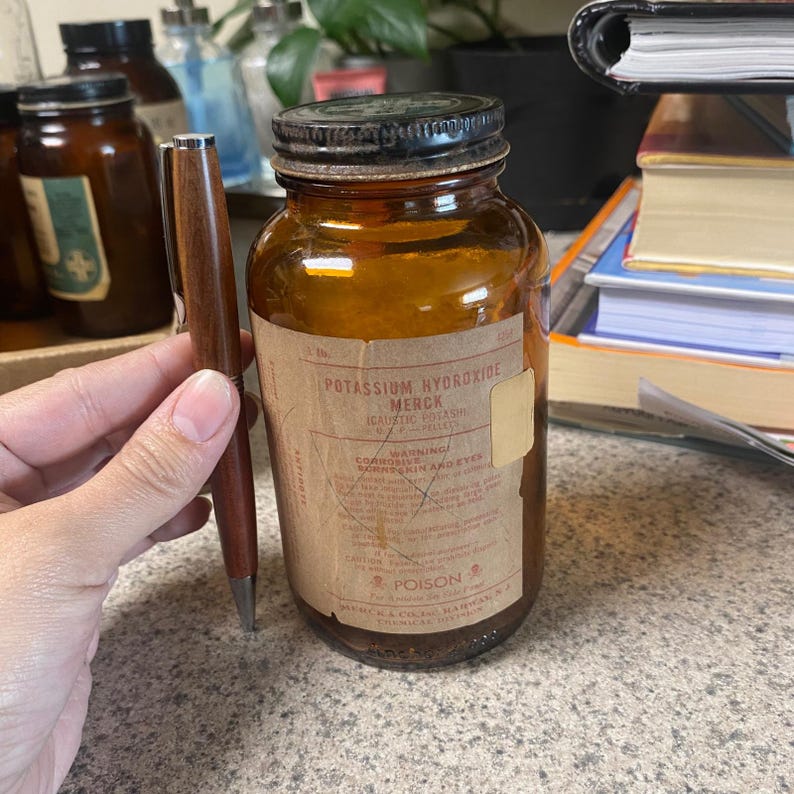 Vintage Merck Potassium Hydroxide Amber Glass Jar Poison Label 1lb Dark Academia image 2
