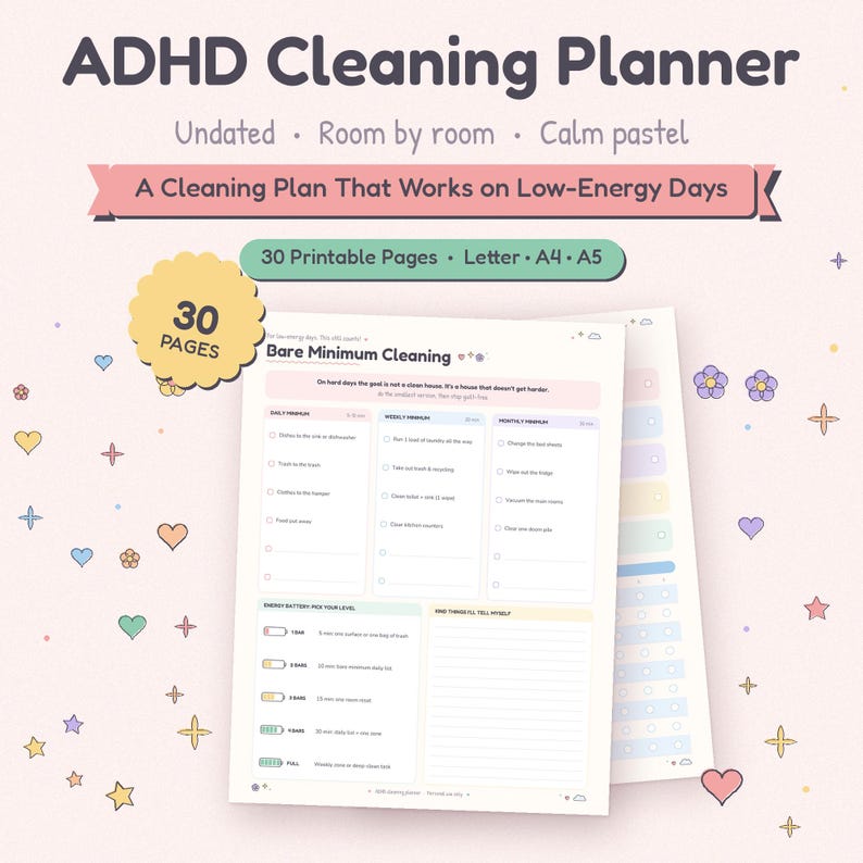 Op de afbeelding: Een ADHD-schoonmaakplanner met 30 printbare pagina's in Letter, A4 en A5-formaat. Het document bevat een checklist voor minimale schoonmaak met dagelijkse, wekelijkse en maandelijkse taken, energieniveaus en pastelkleurige hart- en sterpictogrammen.