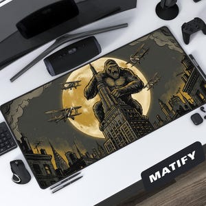 Alfombrilla de escritorio con diseño de King Kong / Alfombrilla de ratón retro con el gigante simio / Alfombrilla de cine vintage / Regalo de Nueva York con estampado de semitonos para cinéfilos
