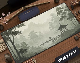 Alfombrilla de escritorio Zen Pagoda Verde Salvia / Alfombrilla de ratón grande con paisaje de tinta japonesa / Accesorio estético minimalista para escritorio con puente de bosque chino