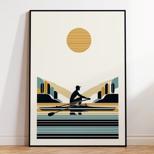 Puede incluir: Una impresión de arte minimalista que presenta una silueta de una persona remando un bote en un cuerpo de agua. El fondo es un paisaje estilizado con un sol amarillo y colinas azules y marrones.