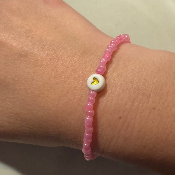 Roze armbandje met goud hartje