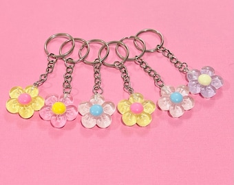 Resin Flower Keychain: Cutesy Daisy Charm