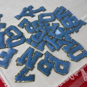 Parche de aplique con letras bordadas de chenilla con purpurina de la A a la Z, ribete de letras con purpurina dorada, parches de letras de chenilla para planchar en ropa, parche Dupe