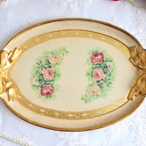 Bandeja ovalada florentina color crema y dorado. Decoración de rosas italianas vintage hecha a mano. Elegante y romántica bandeja de servicio shabby chic de Italia.