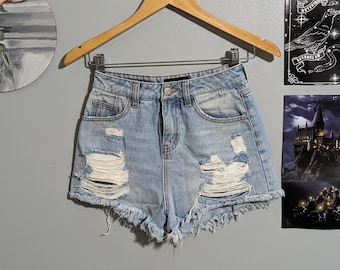 Second hand high-rise ripped jean shorts :)