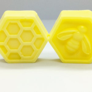 Beehive Luxury – Handmade Honey Soap, Honey Soap, Bee and Honeycomb Soap, Gift for Bee Lovers, Honey Skincare, Handmade Bath Gift