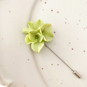 Hydrangea lapel pin green flower lapel pin wedding boutonnière groom lapel pin men brooch floral boutonnière usher lapel pin delicate brooch