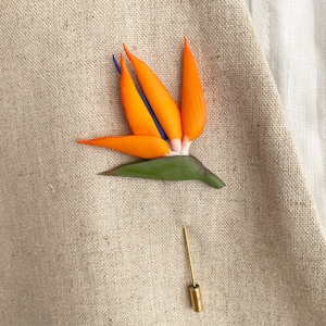 Bird of paradise lapel pin tropical flower lapel pin Strelitzia flower boutonniere wedding lapel pin button hole groom boutonniere