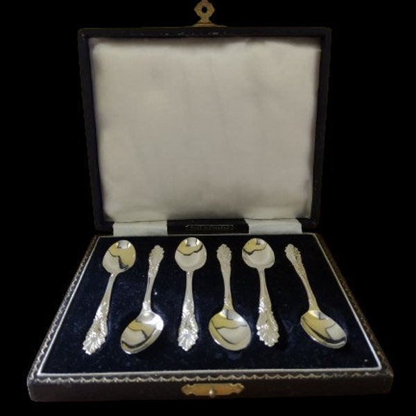 Vintage English Silver Tableware Set - Elegant Silver-Handled Cutlery for Fine Dining & Collectors
