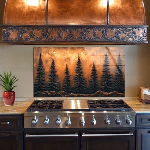 Forest Glass Backsplash-Fliese, von der Natur inspirierte Küchenwandplatte, Pine Tree Copper Splashback-Herd