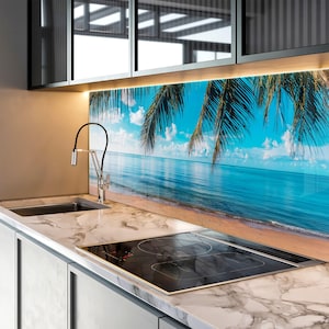 Revestimiento de vidrio templado con diseño de playa tropical y hojas de palma para la estufa de la cocina.