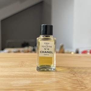 Vintage Chanel No 19 Eau de toilette .13 floz 4 ml