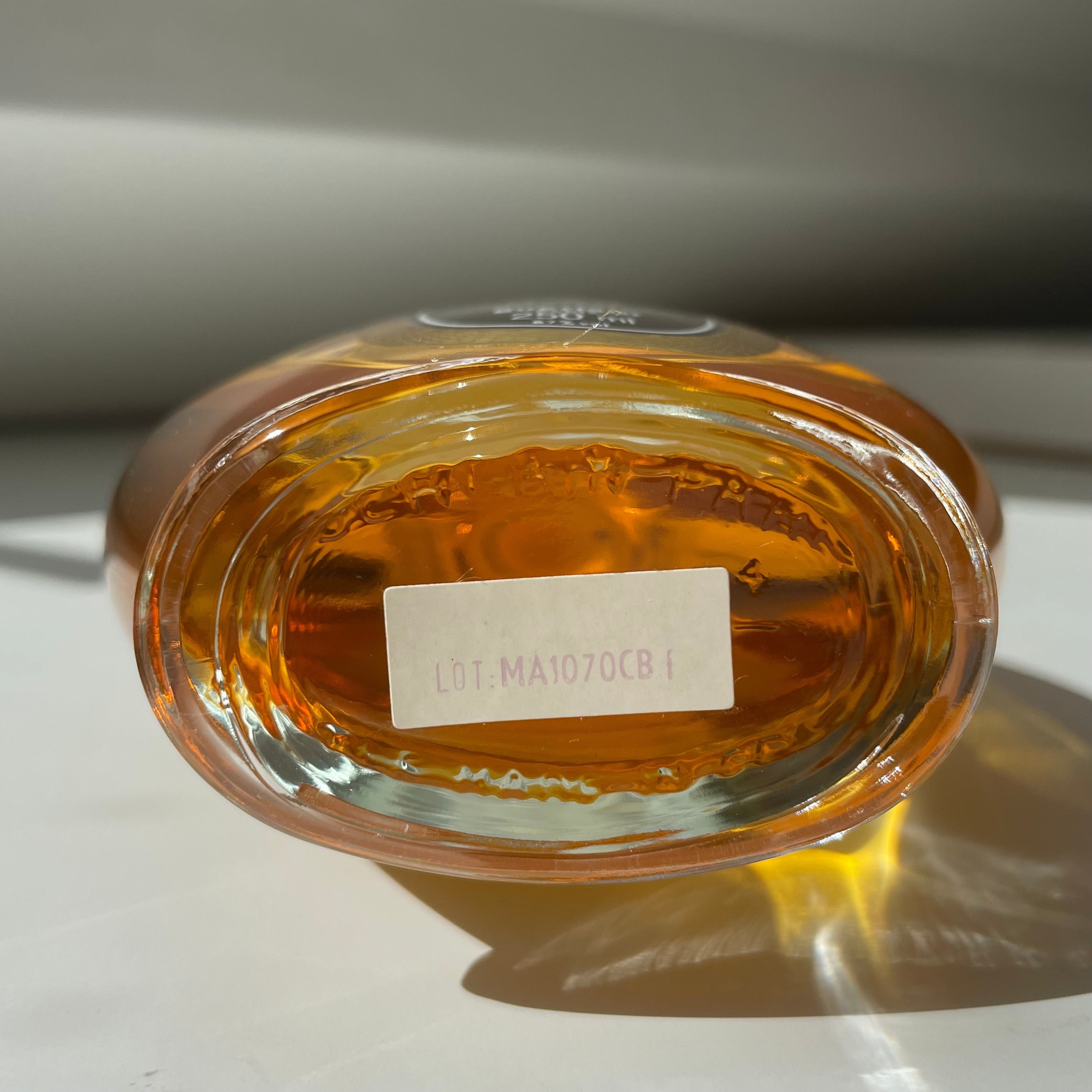 Guerlain Chamade 香水 保存版】ゲランの香水「CHAMADE」を徹底解説！どんな香り？春に