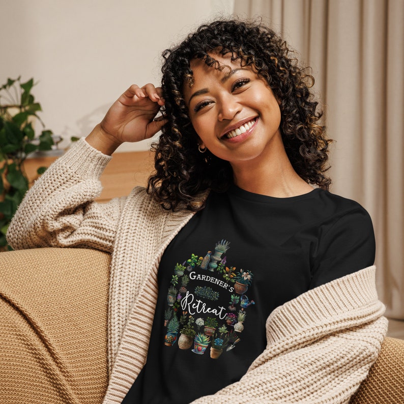 Gardener Tshirt Personalized text. Cotton Gift for wife, gardener, nature lovers, grandma, daughter, friend, worker. Wondernarai Etsy
