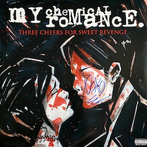 Gerard Way autografou o vinil Three Cheers For Sweet Revenge do My Chemical Romance