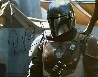 ペドロ・パスカル サイン入り スター・ウォーズ マンダロリアン 11x17
