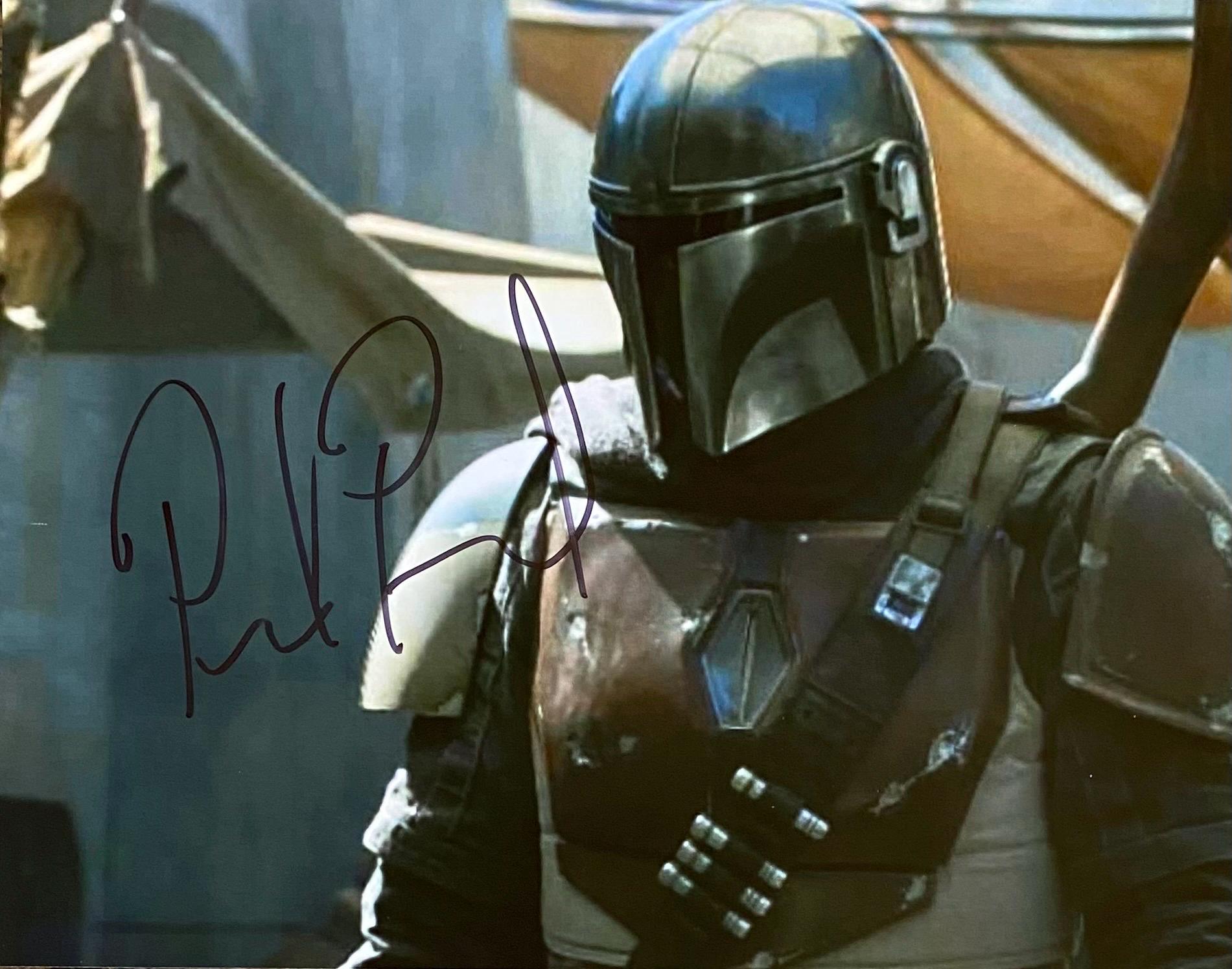ペドロ・パスカル直筆サイン入りスター・ウォーズ マンダロリアン 8x10
