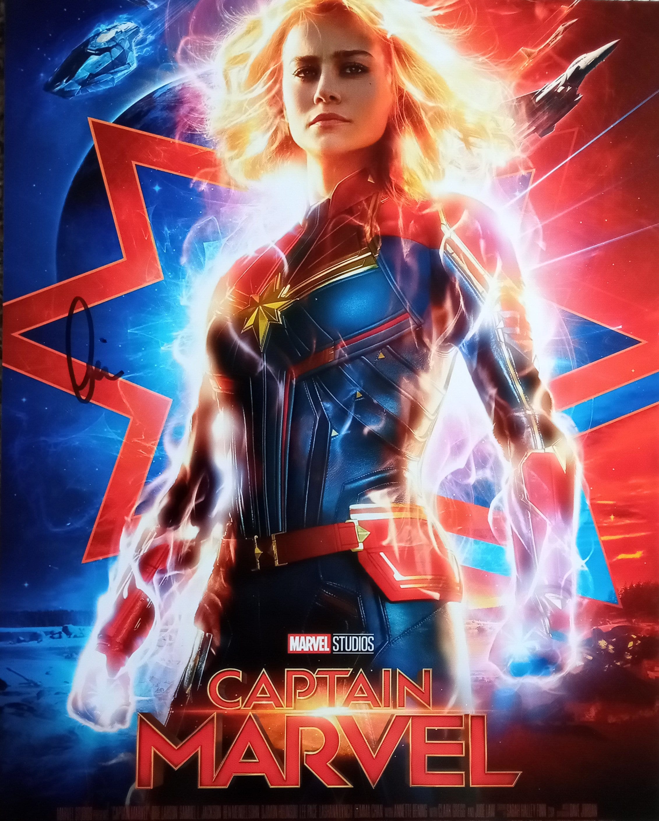 ブリー・ラーソン サイン入り写真　MARVEL ブリー・ラーソン直筆サイン入りキャプテン・マーベル 8x10 写真