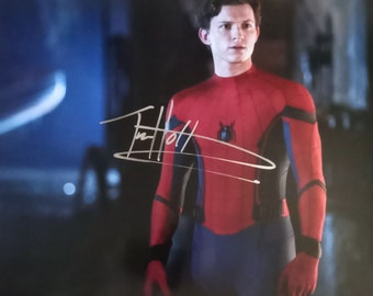 トム・ホランド＆ゼンデイヤ - 直筆サイン入り8x10写真（第三者