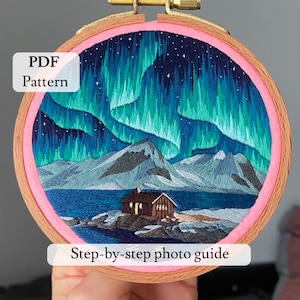 Schema di ricamo PDF aurora boreale, ricamo montagne, ricamo paesaggistico, aurora boreale, arte paesaggistica (download PDF)