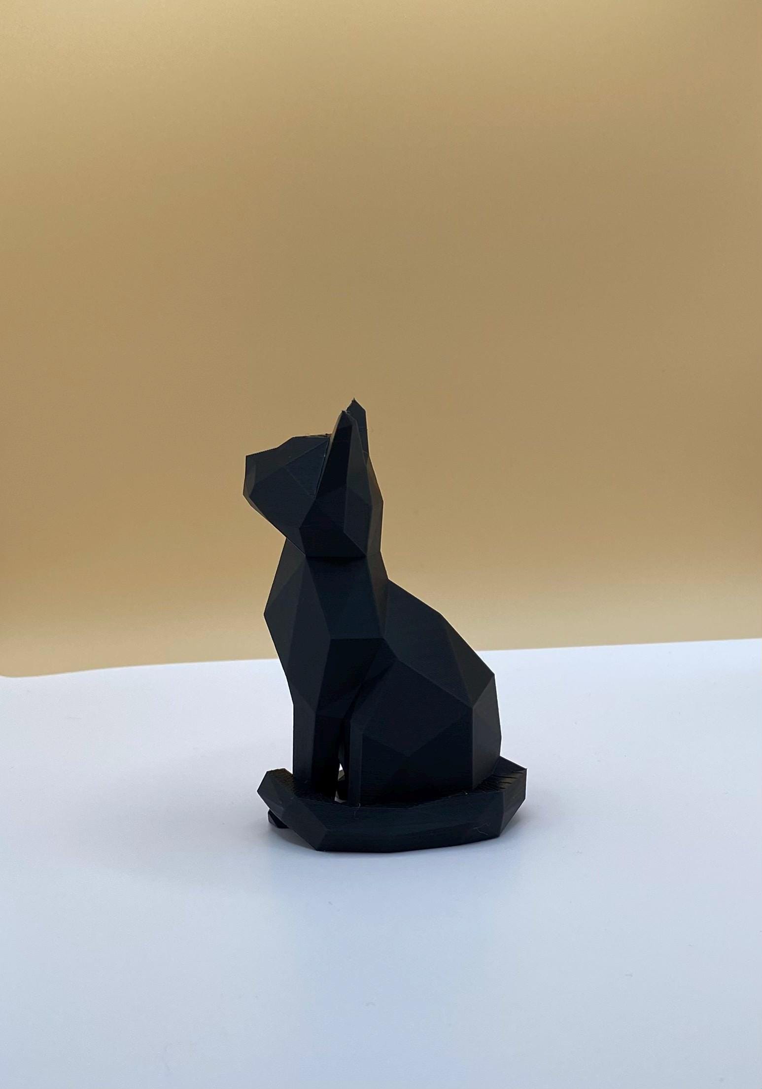 Cat Statue: Geometric Decor