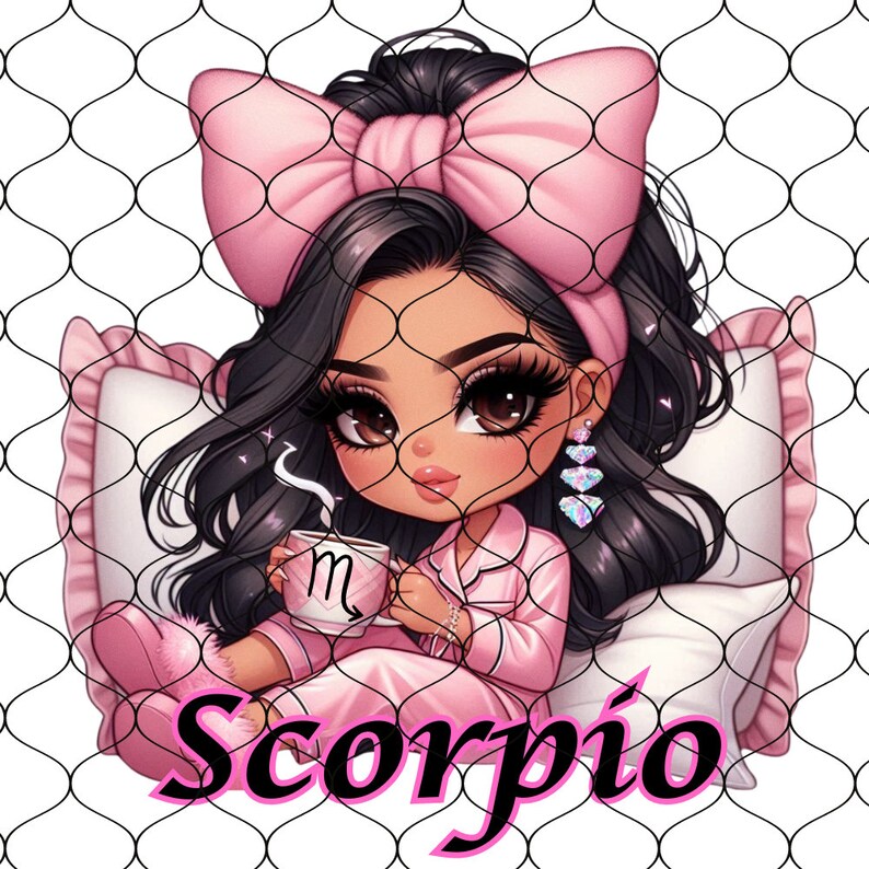 Pu&ograve; includere: Un'illustrazione di cartone animato del segno zodiacale Scorpione. L'illustrazione presenta una giovane donna con lunghi capelli neri, che indossa un pigiama rosa e un fiocco rosa. Sta tenendo una tazza rosa con la lettera "M" su di essa. Lo sfondo &egrave; un motivo a rete bianca.