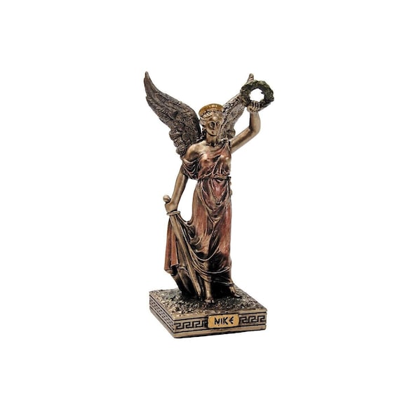 勝利のシンボル、ニケ - 剣と月桂冠を持つ勝利の女神ニケ - Etsy 日本